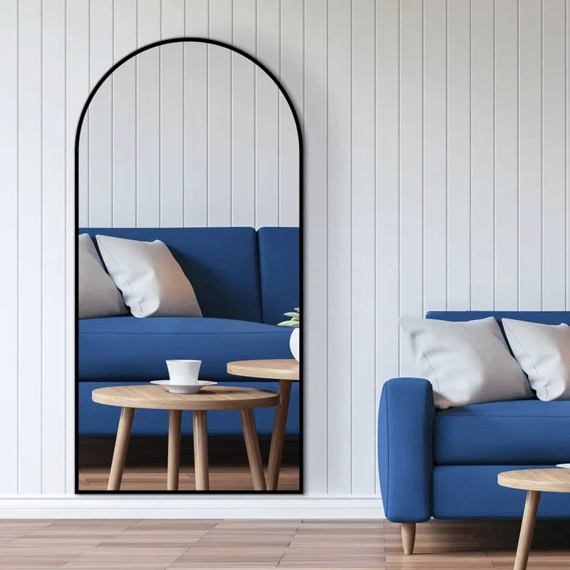 Välvd spegel med aluminiumram