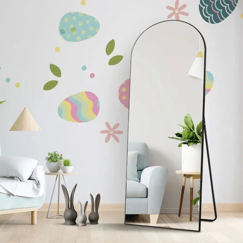 Välvd spegel med aluminiumram