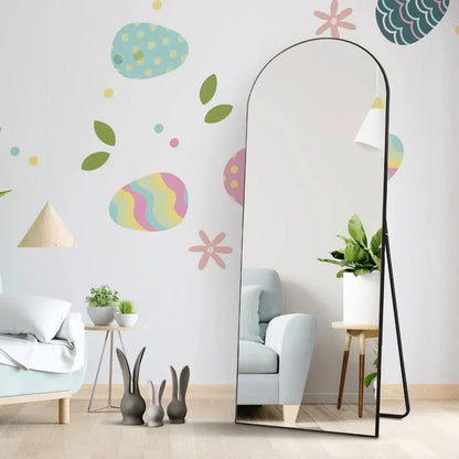 Välvd spegel med aluminiumram