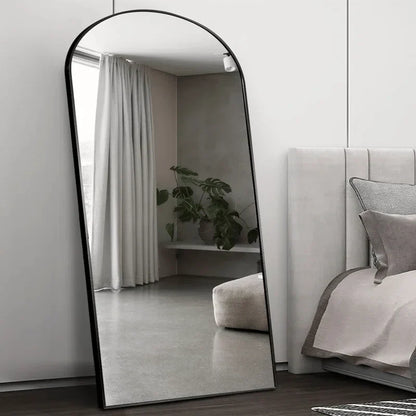 Välvd spegel med aluminiumram