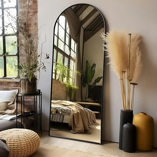 Välvd spegel med aluminiumram